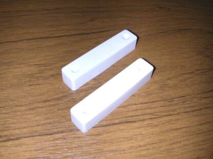 Knight Plastic D20 5 Terminal Surface Contact